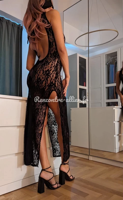 Belle femme distinguée de Cusset disponible pour rencontre coquine sensuelle